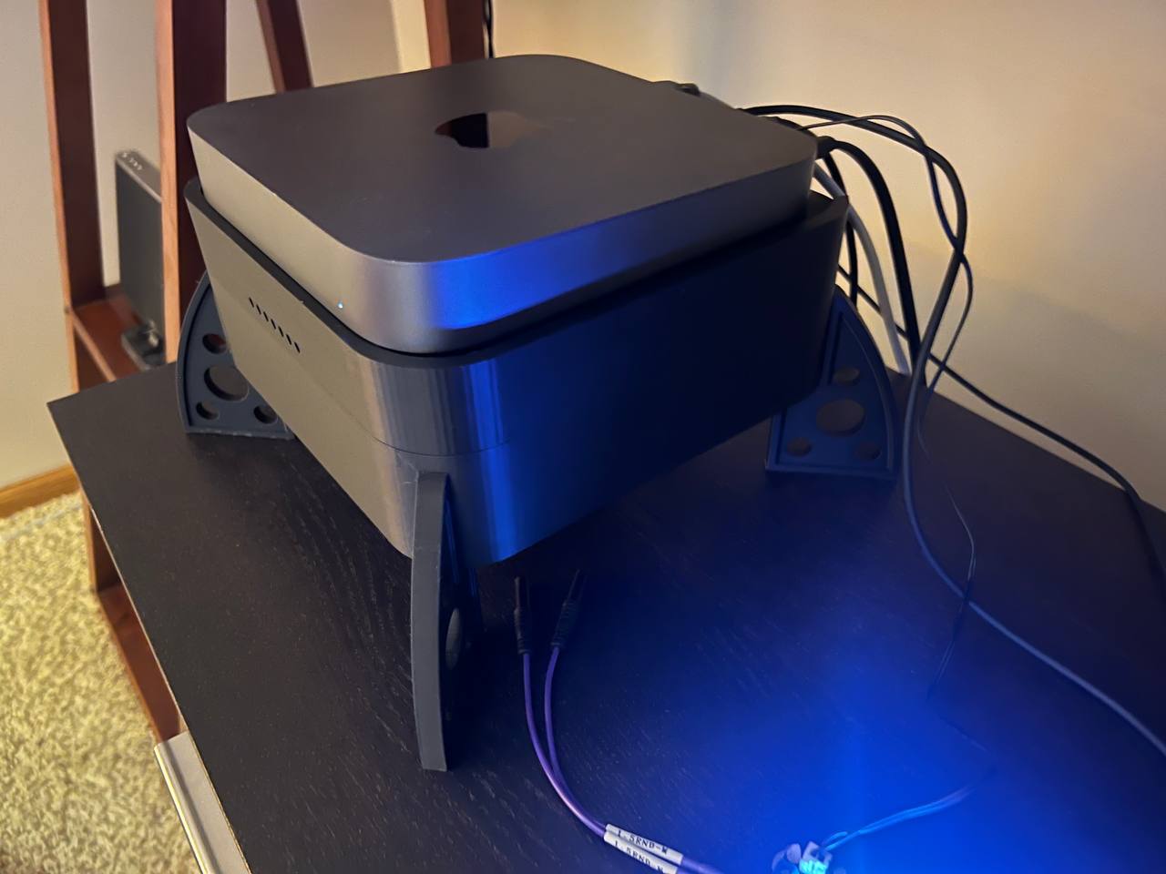Mac Mini Stand — detail view